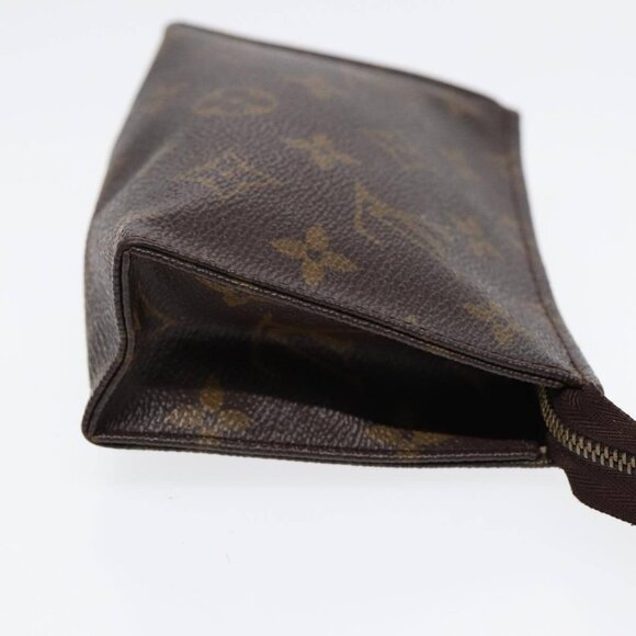 LOUIS VUITTON Monogram Poche Toilette 15 Pouch - Picture 4 of 16